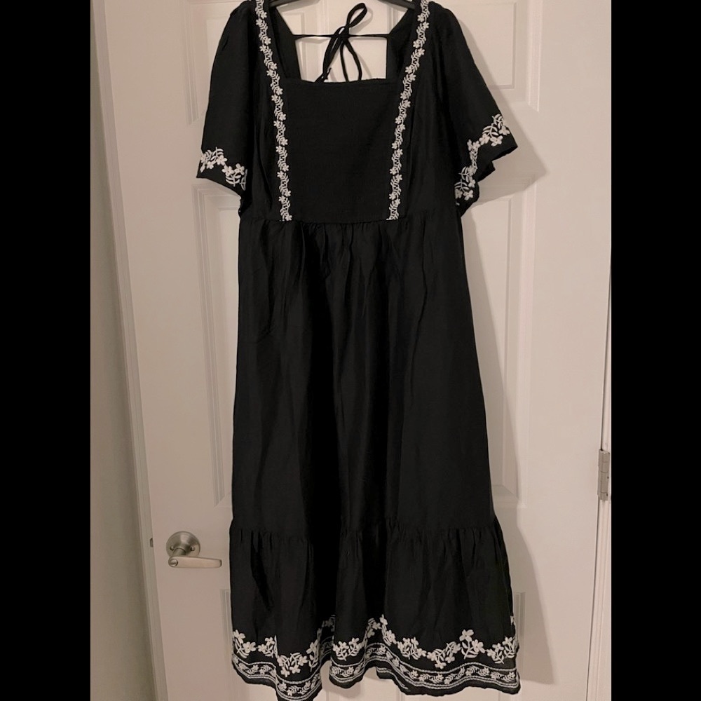 NWT Black Old Navy dress with embroidery